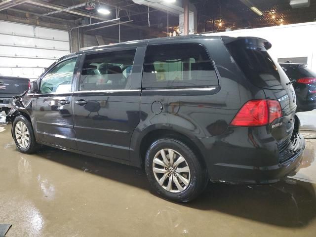 2013 Volkswagen Routan SE