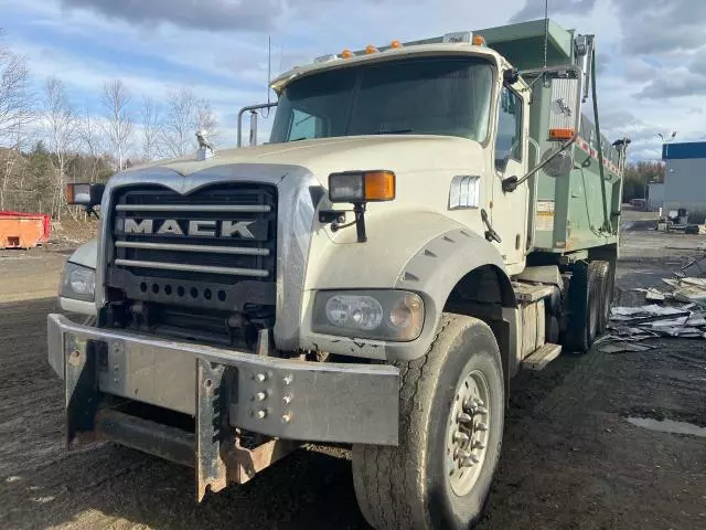 2013 Mack 700 GU700