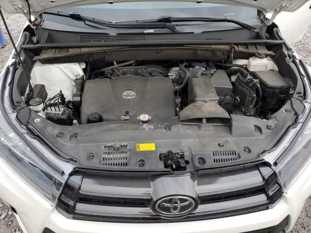 2019 Toyota Highlander SE