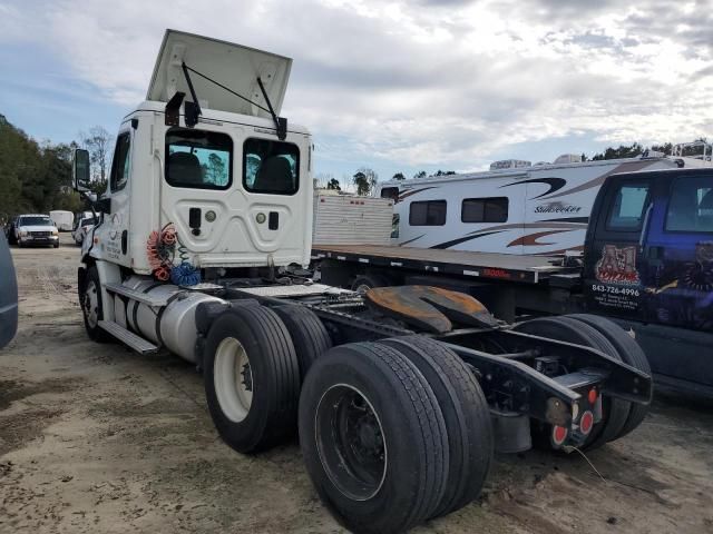 2015 Freightliner Cascadia 113