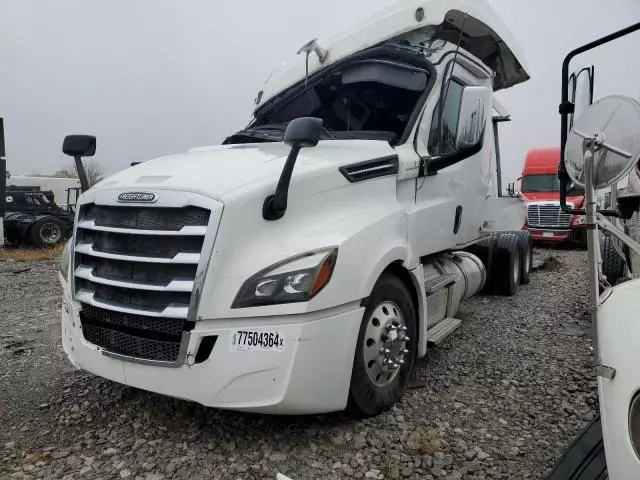 2019 Freightliner Cascadia 126