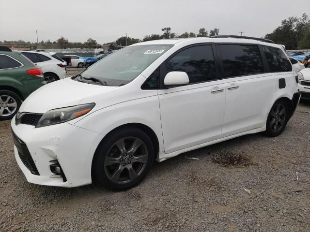 2018 Toyota Sienna SE