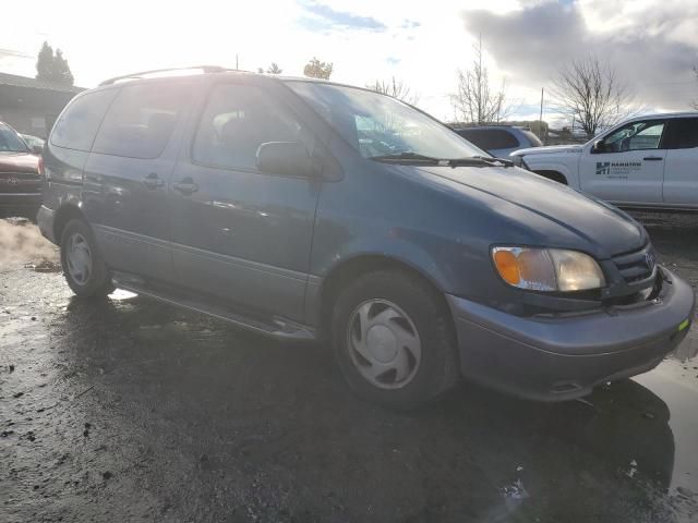 2001 Toyota Sienna LE