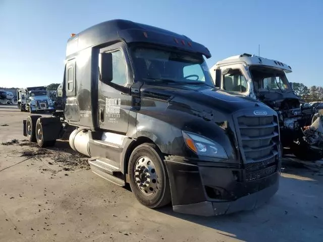 2019 Freightliner Cascadia 126