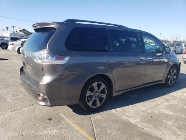 2017 Toyota Sienna SE