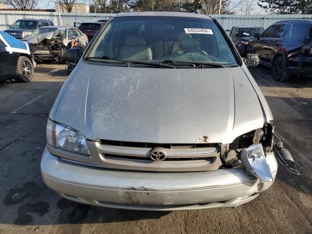 2000 Toyota Sienna LE