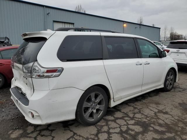 2019 Toyota Sienna SE