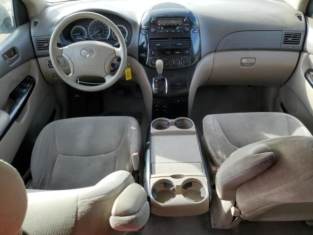 2004 Toyota Sienna CE