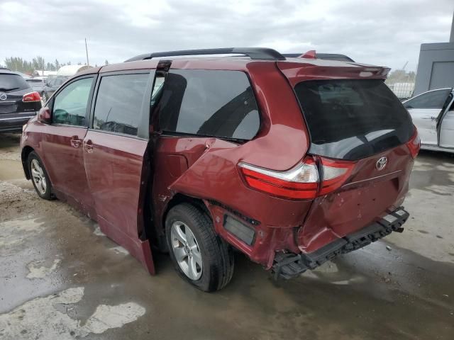 2018 Toyota Sienna LE