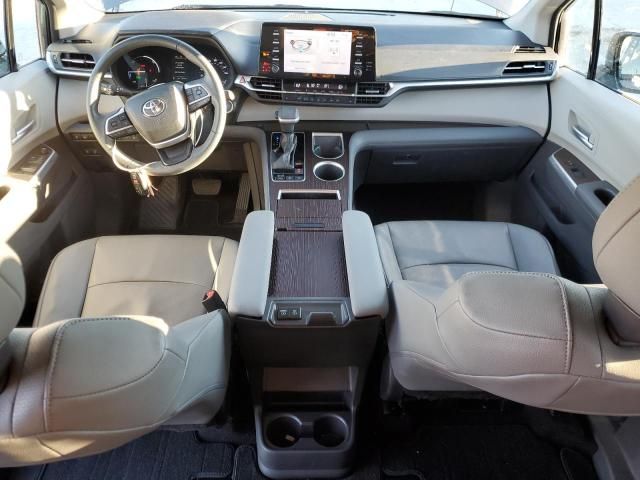 2022 Toyota Sienna XLE