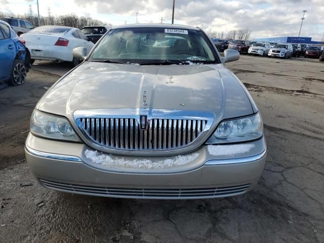 2004 Lincoln Town Car Executive