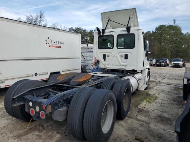 2015 Freightliner Cascadia 113