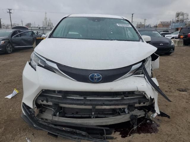 2021 Toyota Sienna LE