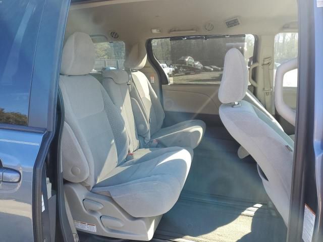 2015 Toyota Sienna LE