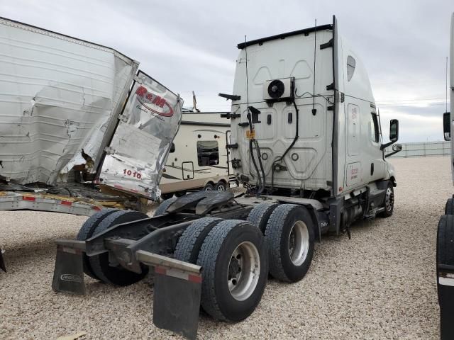 2020 Freightliner Cascadia 126