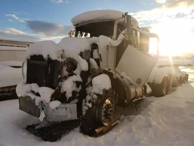 2004 Kenworth Construction T800