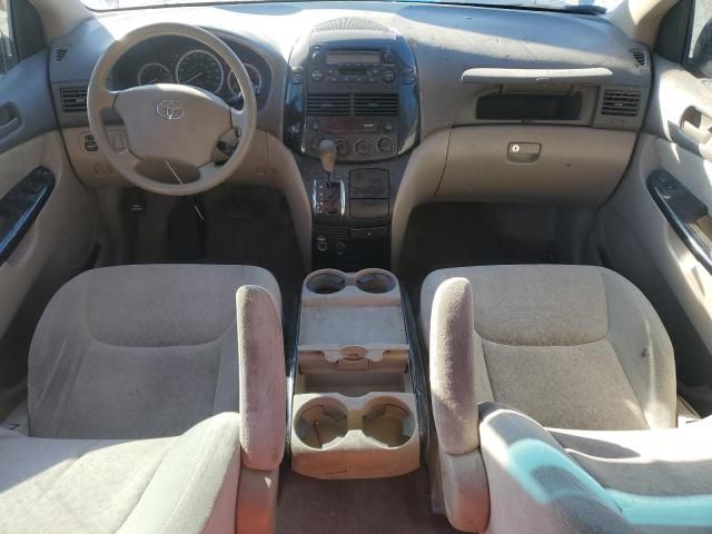 2004 Toyota Sienna CE