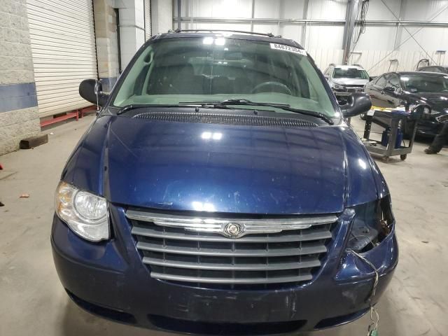 2005 Chrysler Town & Country Touring