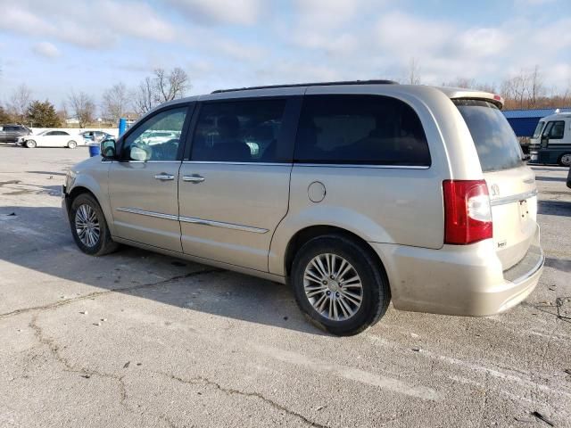 2014 Chrysler Town & Country Touring L