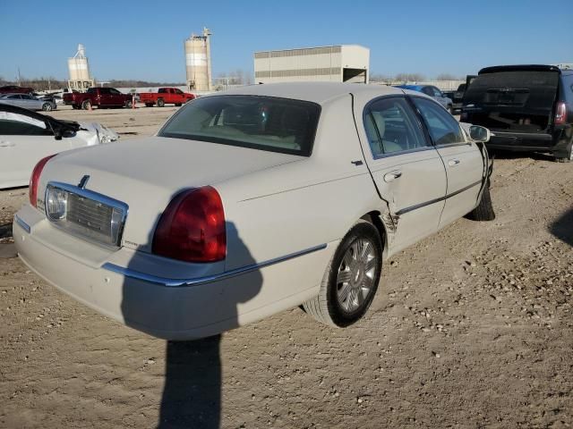 2005 Lincoln Town Car Signature Limited