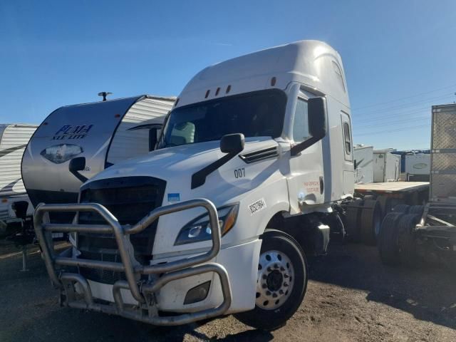 2020 Freightliner Cascadia 126