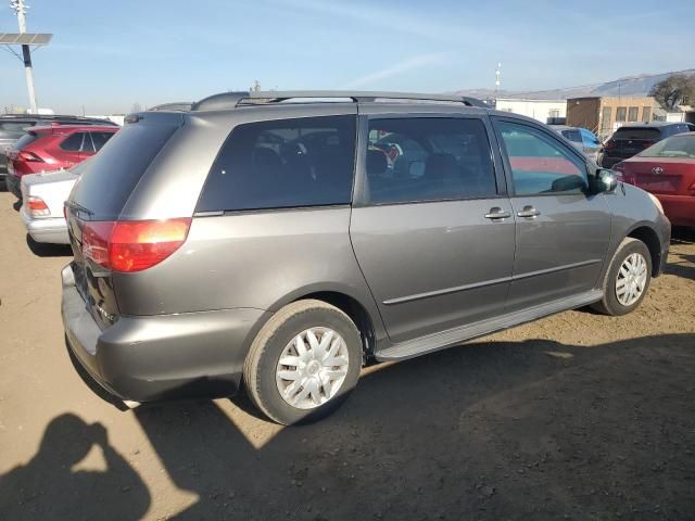 2004 Toyota Sienna CE