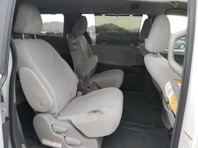 2016 Toyota Sienna LE