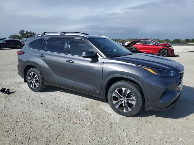 2022 Toyota Highlander Hybrid XLE