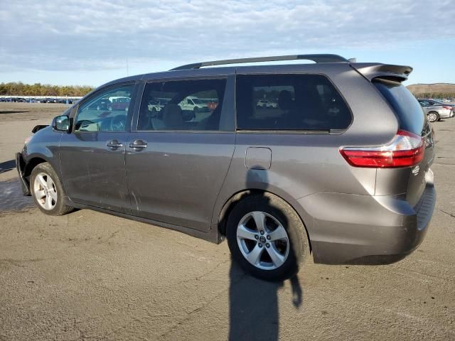 2019 Toyota Sienna LE