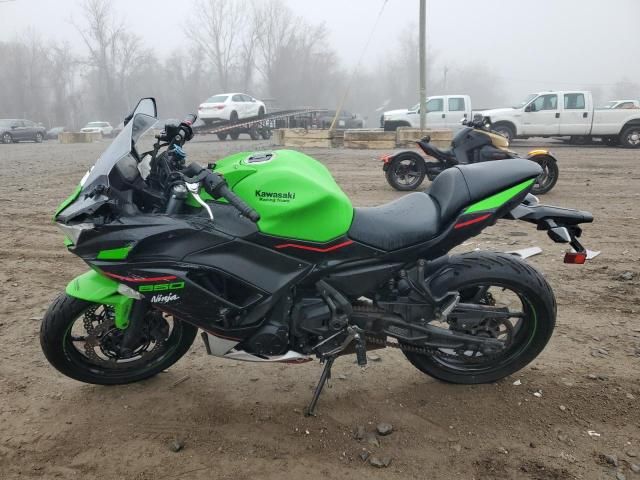 2022 Kawasaki EX650 M