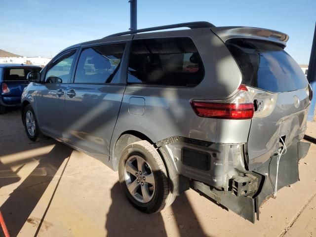 2016 Toyota Sienna LE