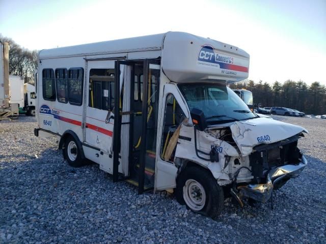 2018 Ford Econoline E350 Super Duty Cutaway Van