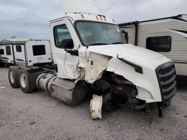 2022 Freightliner Cascadia 126