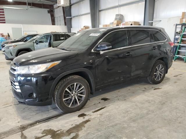 2017 Toyota Highlander SE