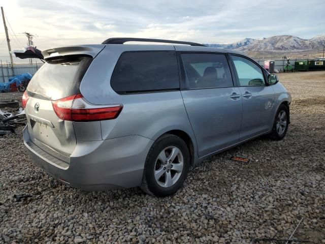 2016 Toyota Sienna LE