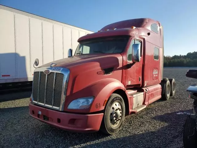 2013 Peterbilt 587