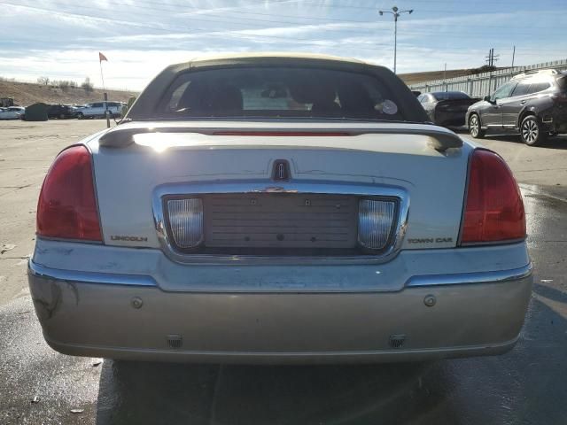 2005 Lincoln Town Car Signature Limited