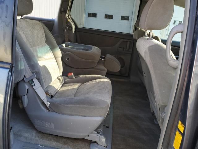 2010 Toyota Sienna LE