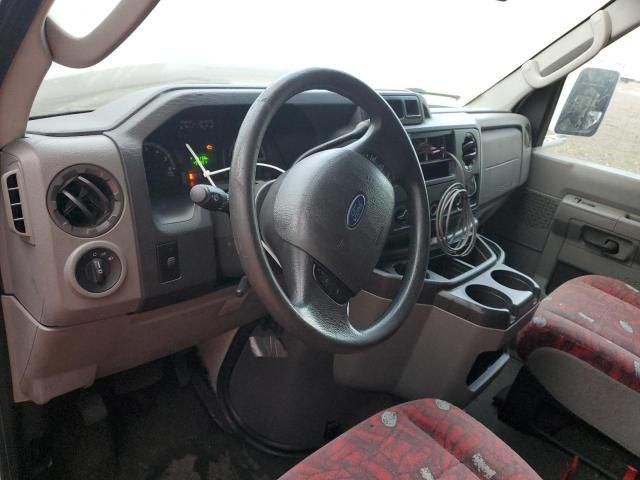 2009 Ford Econoline E450 Super Duty Cutaway Van