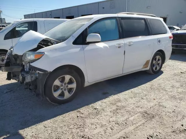 2014 Toyota Sienna LE