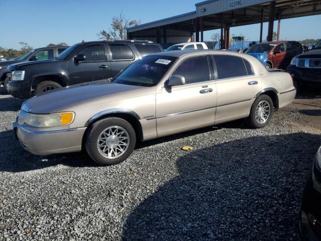 2000 Lincoln Town Car Signature