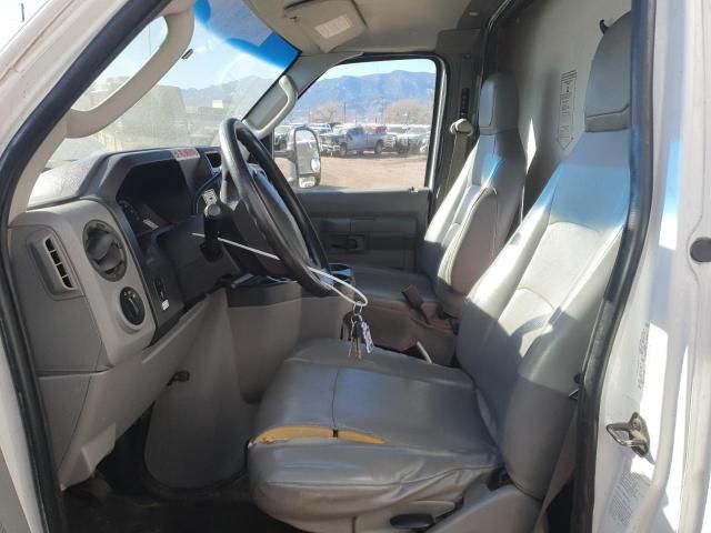 2012 Ford Econoline E350 Super Duty Cutaway Van