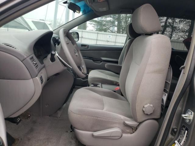 2005 Toyota Sienna CE