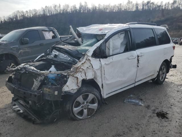 2017 Toyota Sienna LE