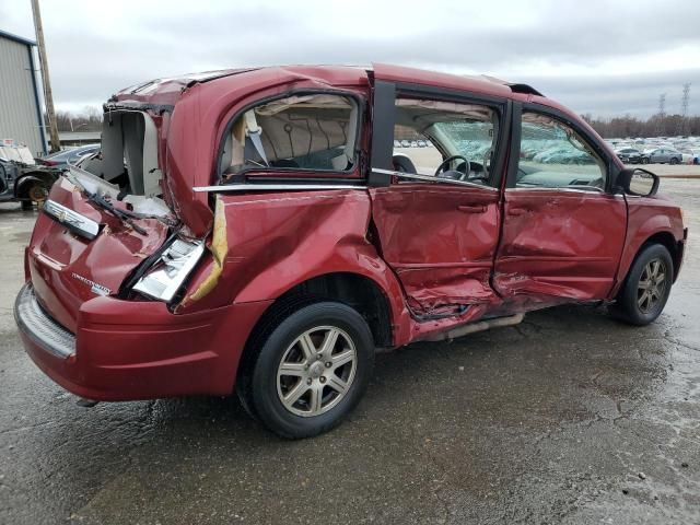 2010 Chrysler Town & Country LX