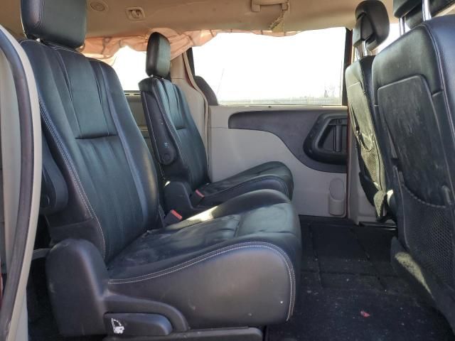 2014 Chrysler Town & Country Touring L