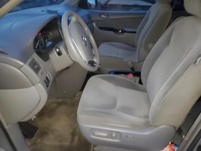 2005 Toyota Sienna CE