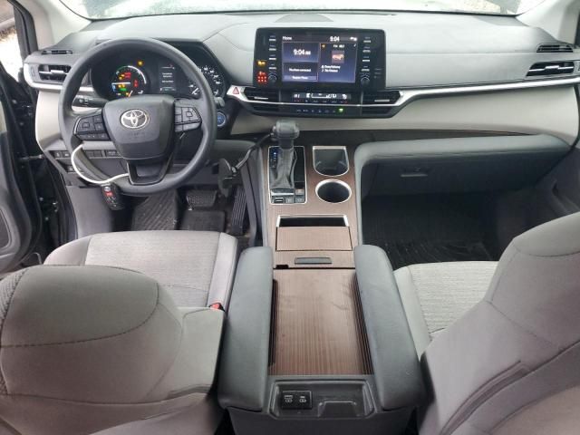 2022 Toyota Sienna LE