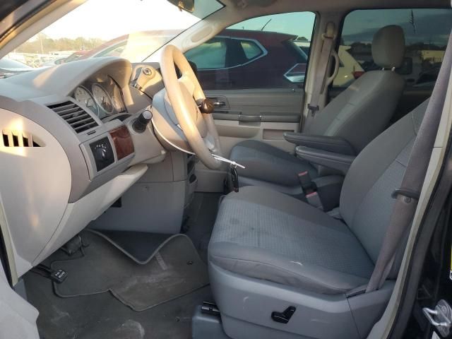 2010 Chrysler Town & Country LX