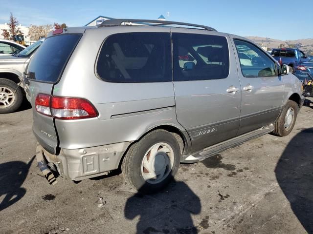 2001 Toyota Sienna LE